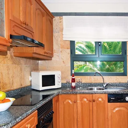 Playa Blanca Sleeps 4 Wifi Villa